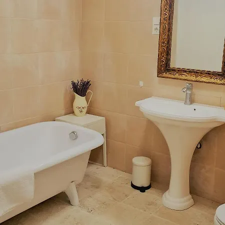 Izabella Hotel *